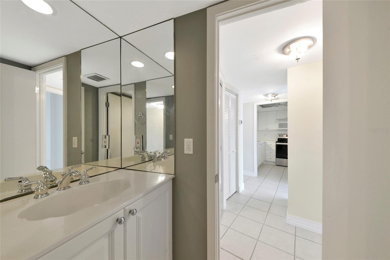 HARBOR TOWERS Y & R - Residential
