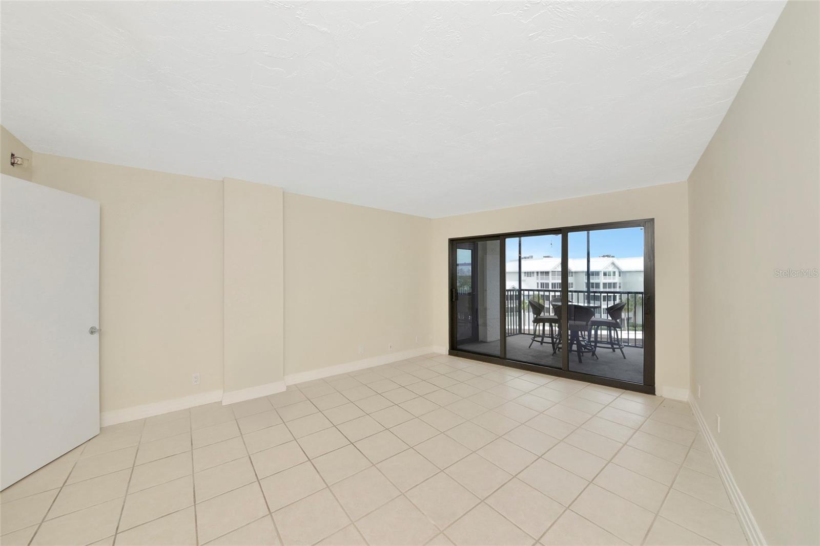 HARBOR TOWERS Y & R - Residential