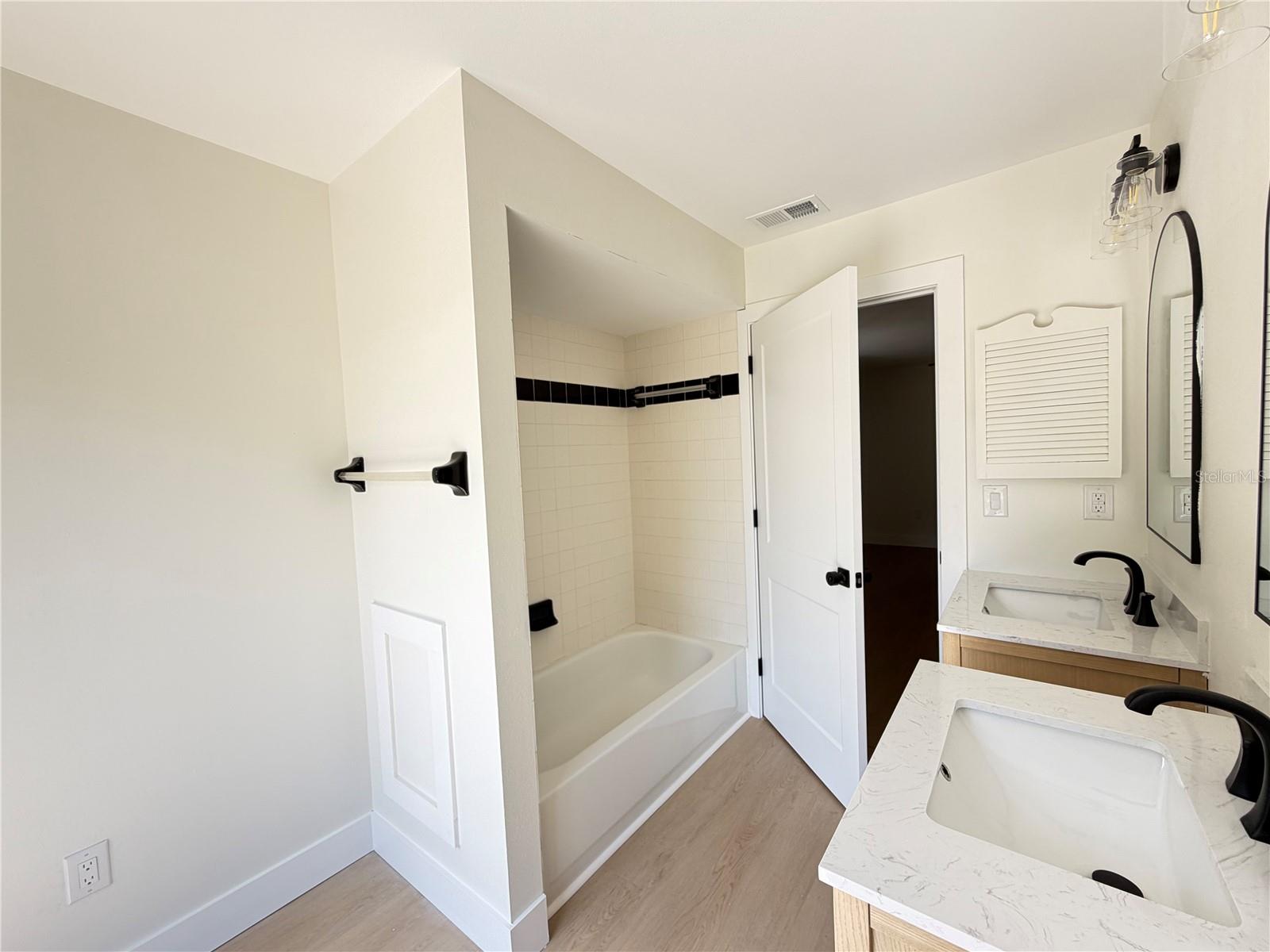 GOLDENBOUGH T A YARNELL - Residential