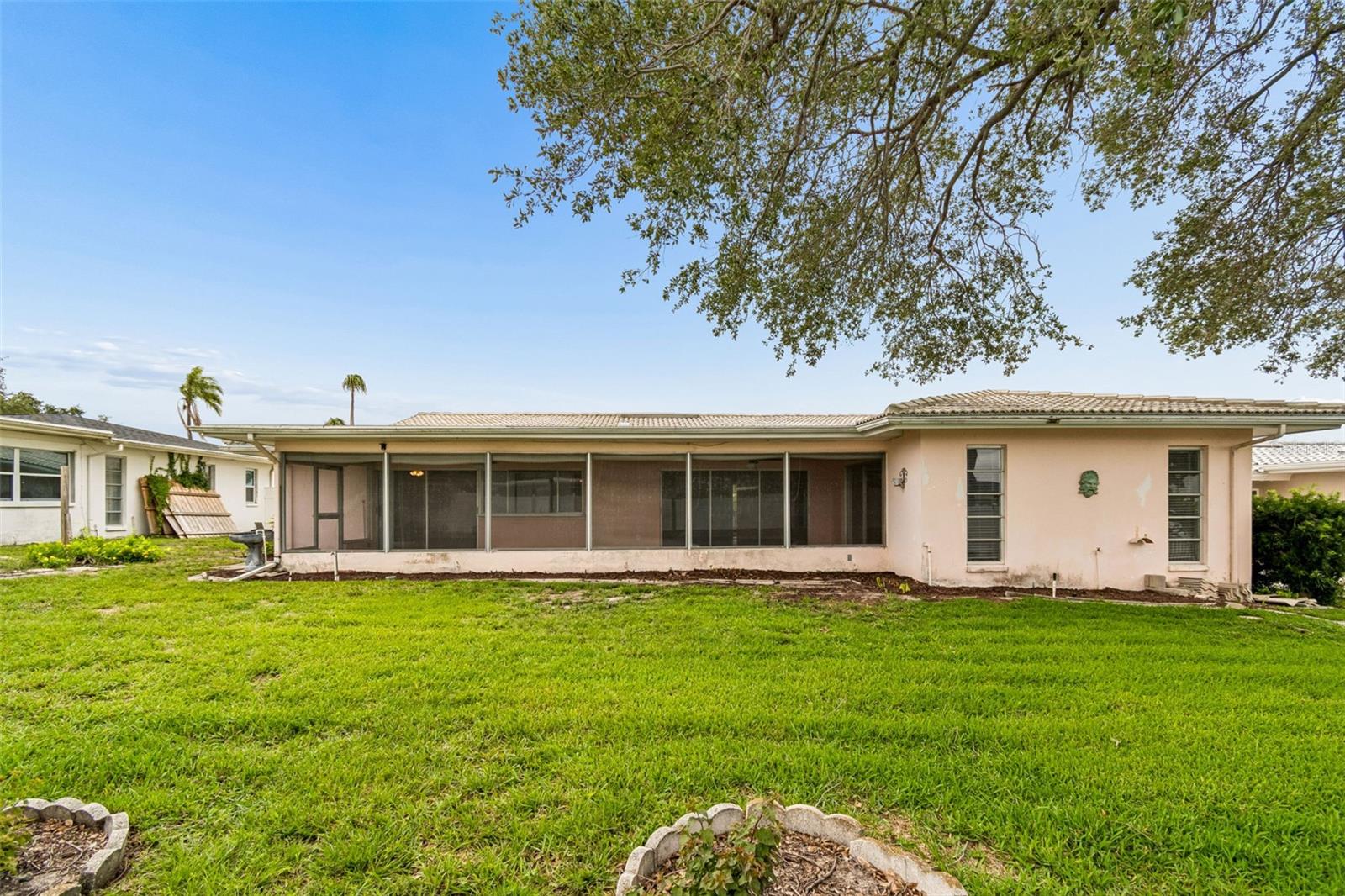 IMPERIAL POINT - Residential