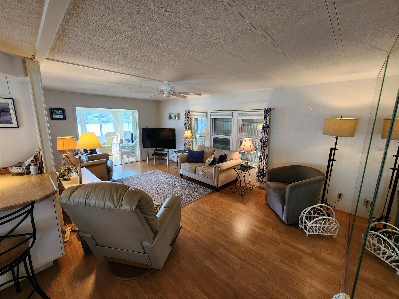 PALM LAKE ESTATES - Residential