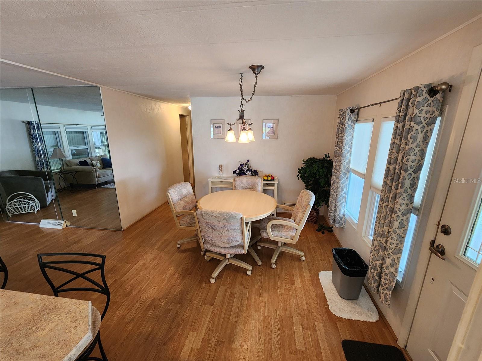 PALM LAKE ESTATES - Residential