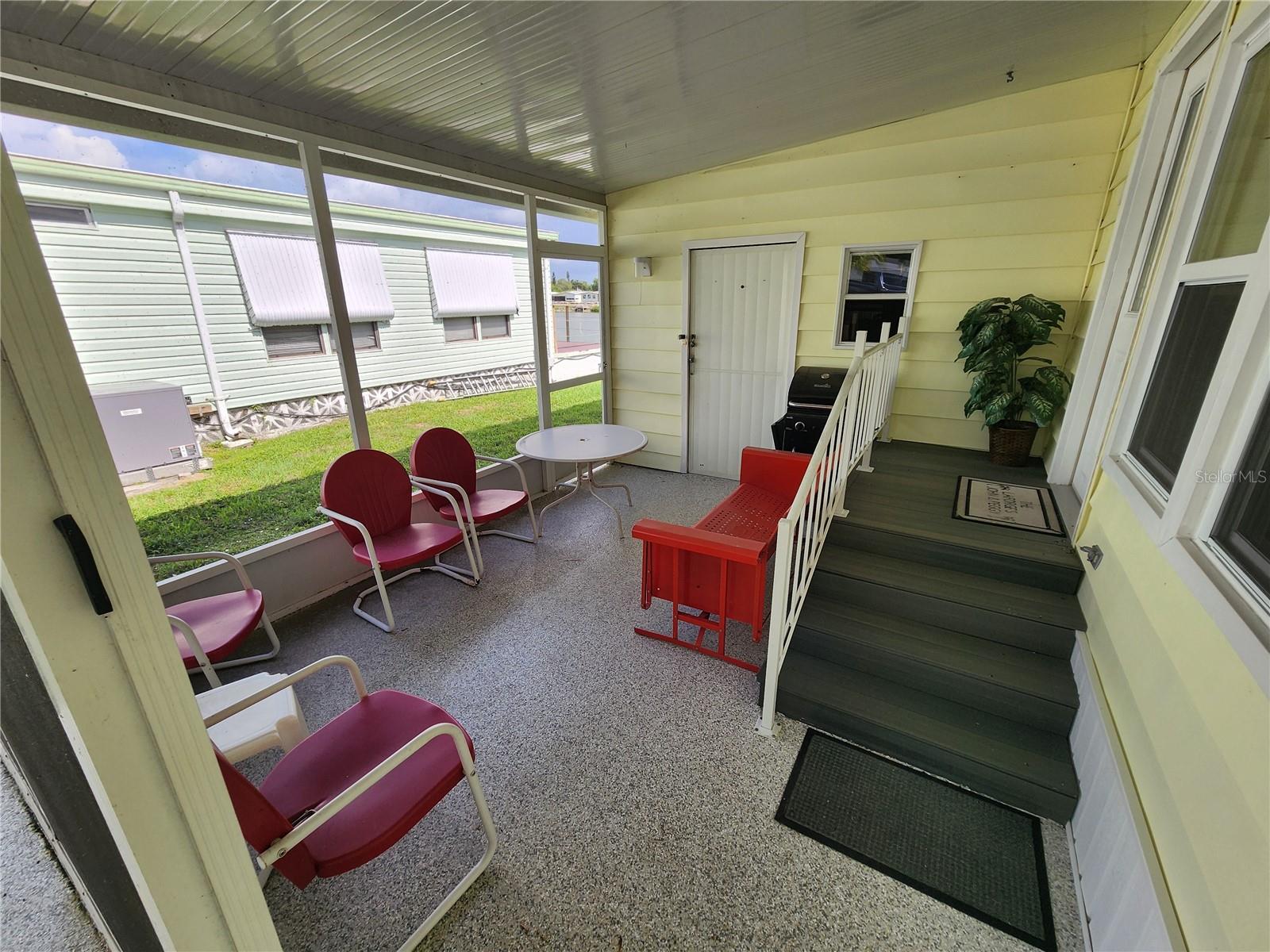 PALM LAKE ESTATES - Residential