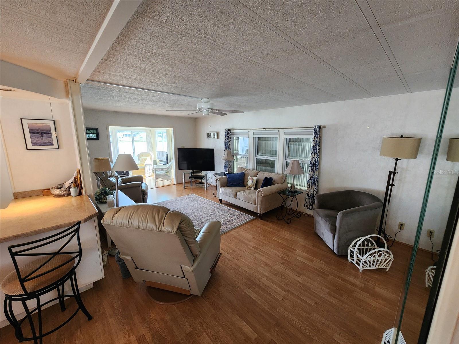 PALM LAKE ESTATES - Residential