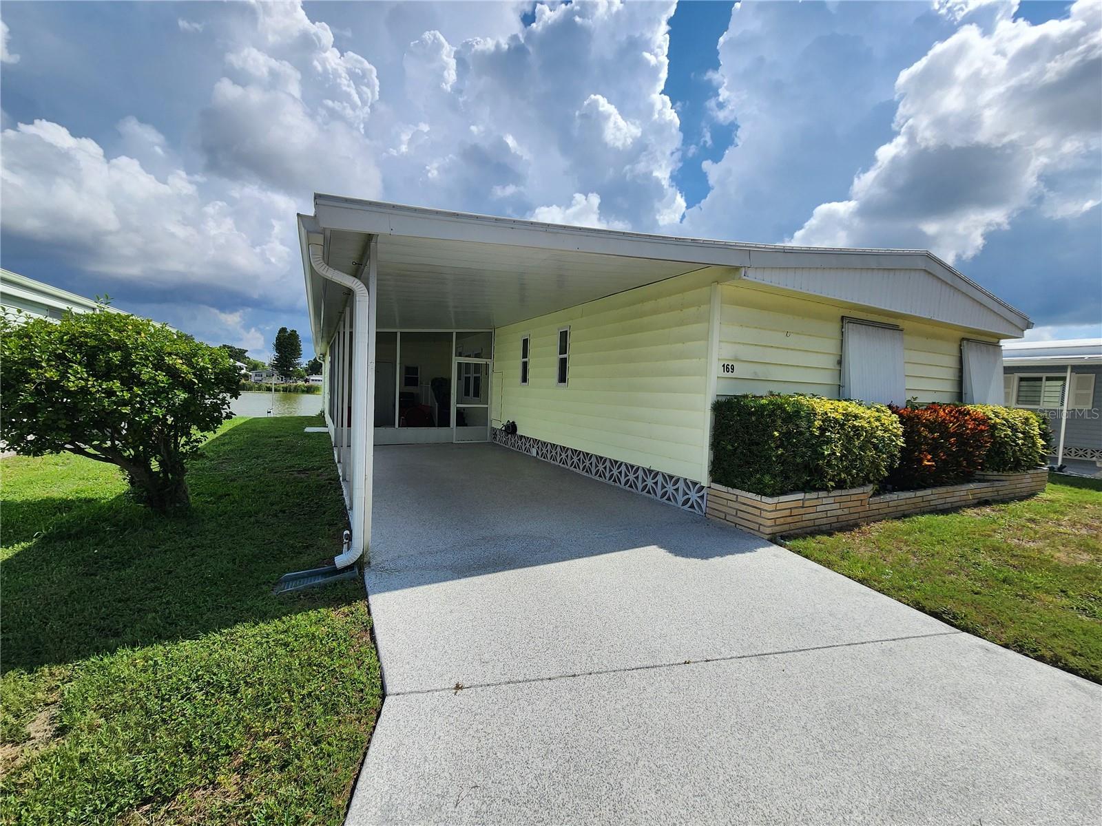 PALM LAKE ESTATES - Residential
