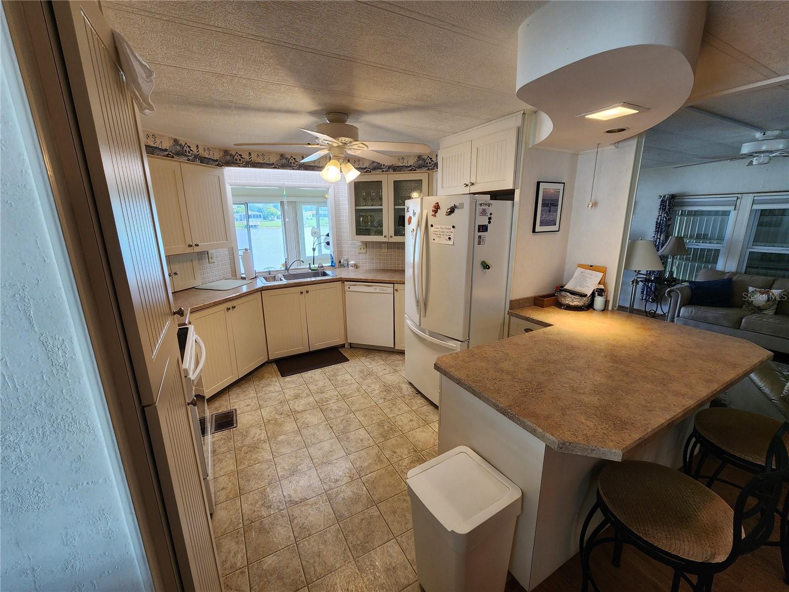 PALM LAKE ESTATES - Residential