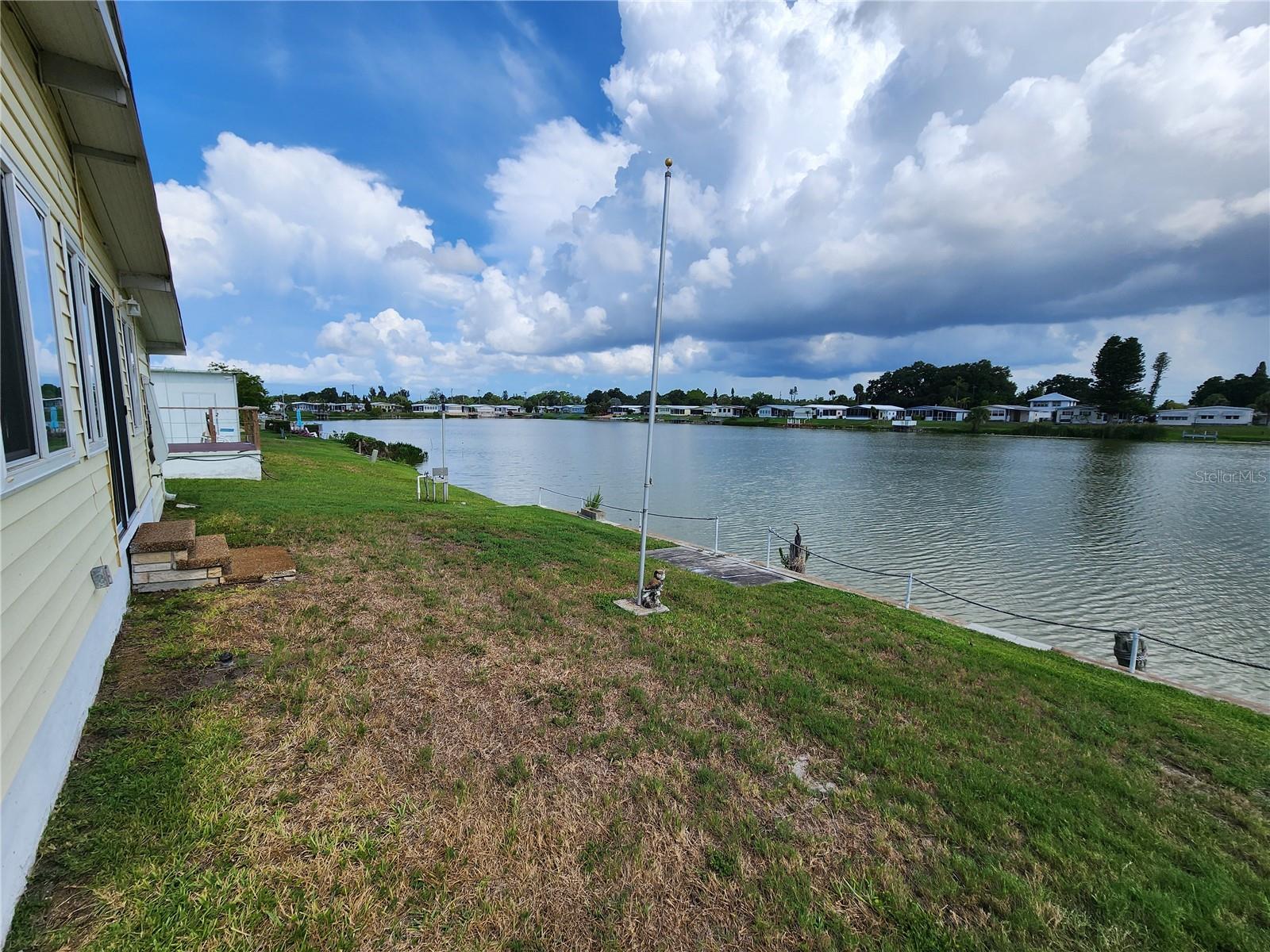 PALM LAKE ESTATES - Residential