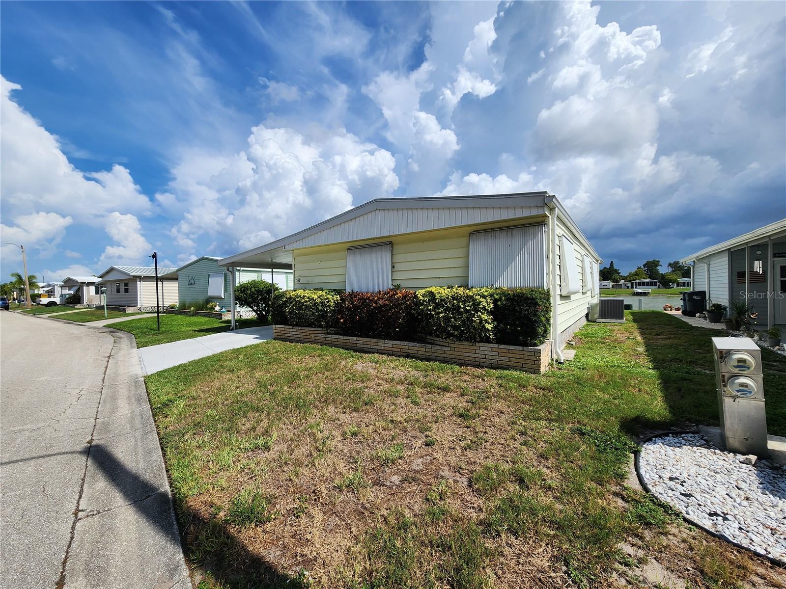 PALM LAKE ESTATES - Residential