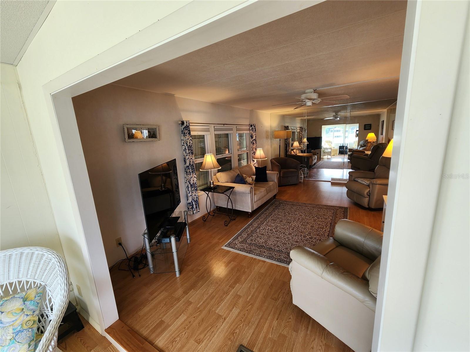 PALM LAKE ESTATES - Residential