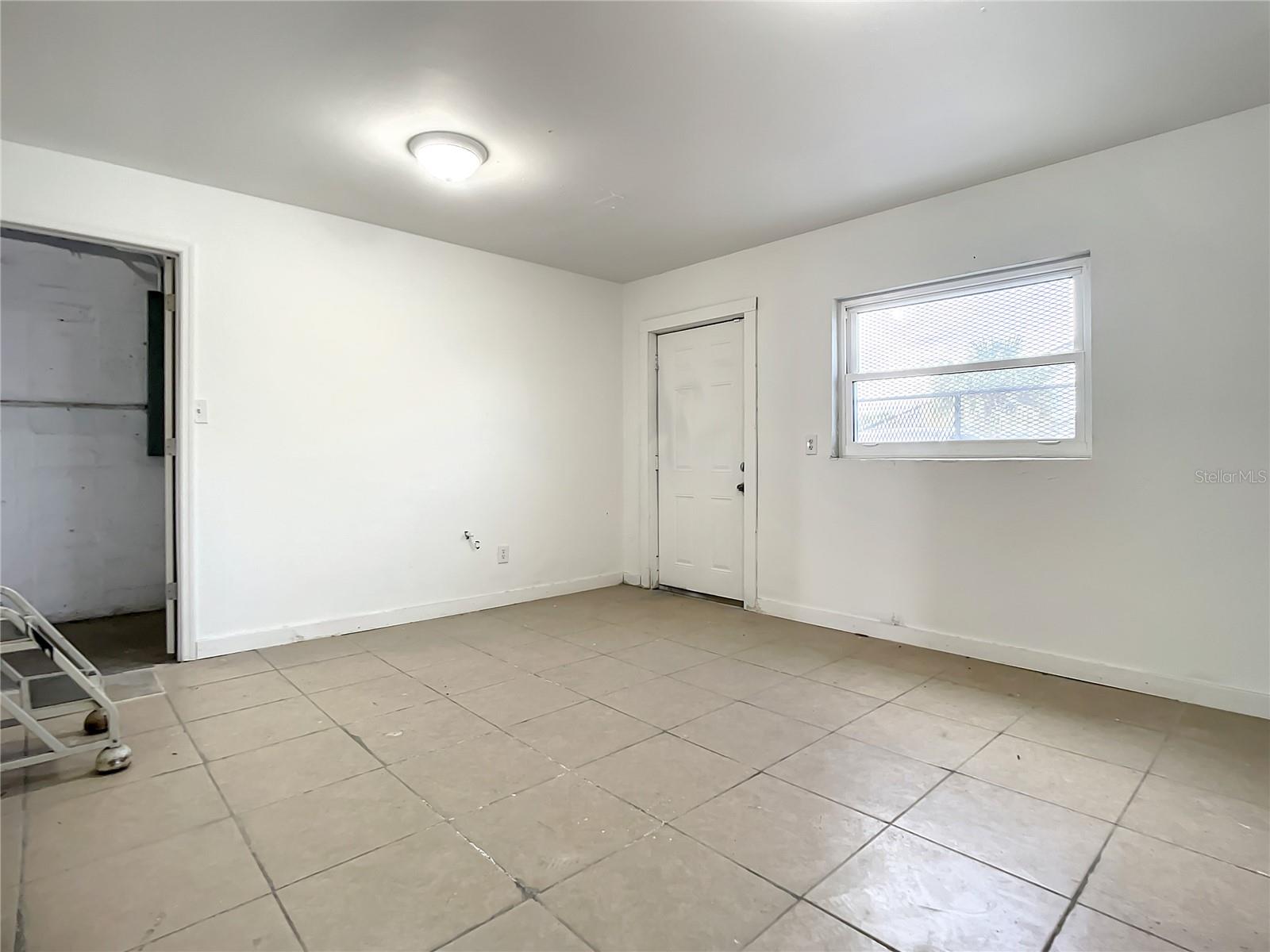 KINGSTON - Commercial Lease