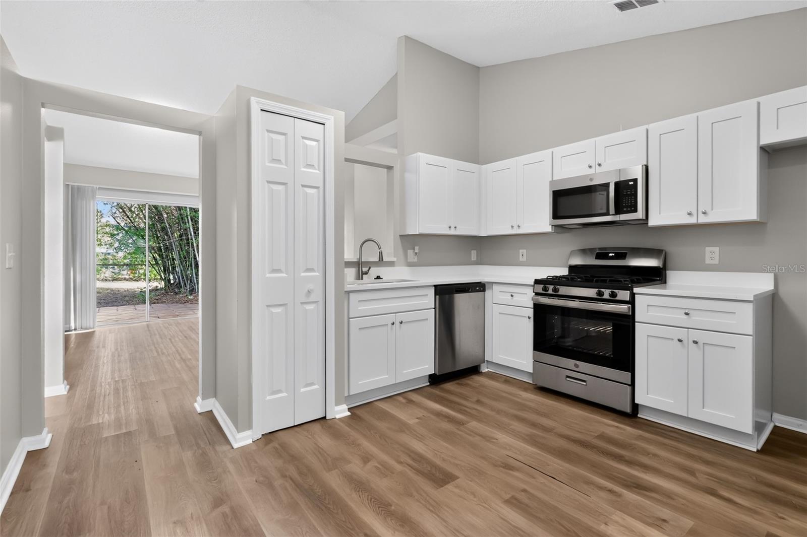 LAUREL RUN AT CRESCENT LAKES - Residential
