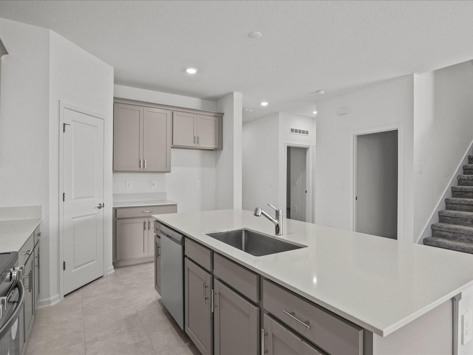 WELLNESS RDG PH 1-B - Residential Lease