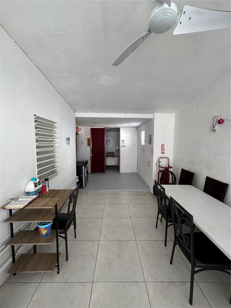 URBANIZACIÓN VILLA PRADES - Commercial Sale