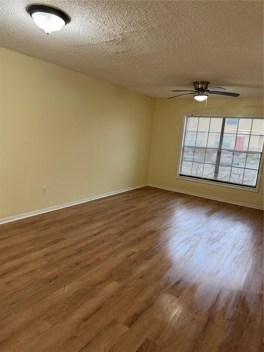 HIDDEN OAKS CONDO PH 09 - Residential