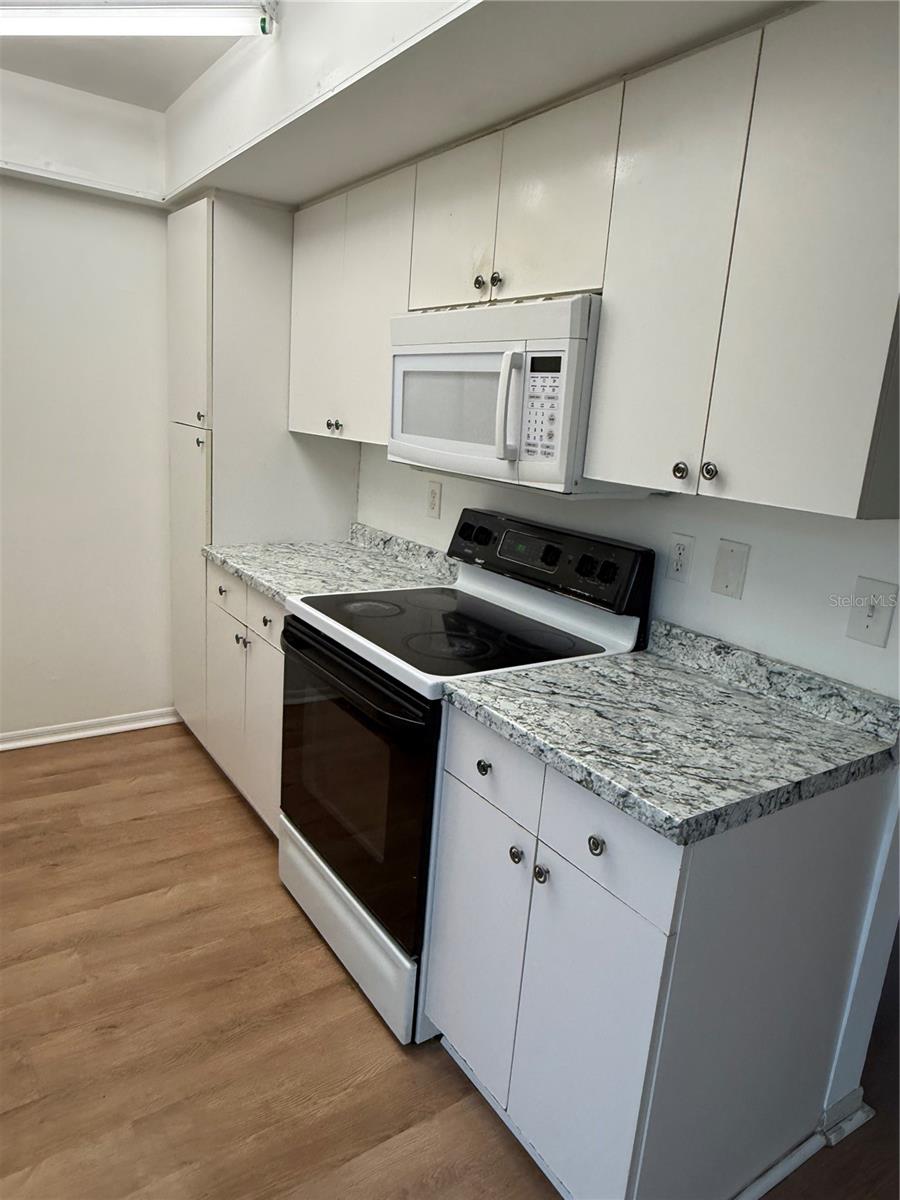 HIDDEN OAKS CONDO PH 09 - Residential