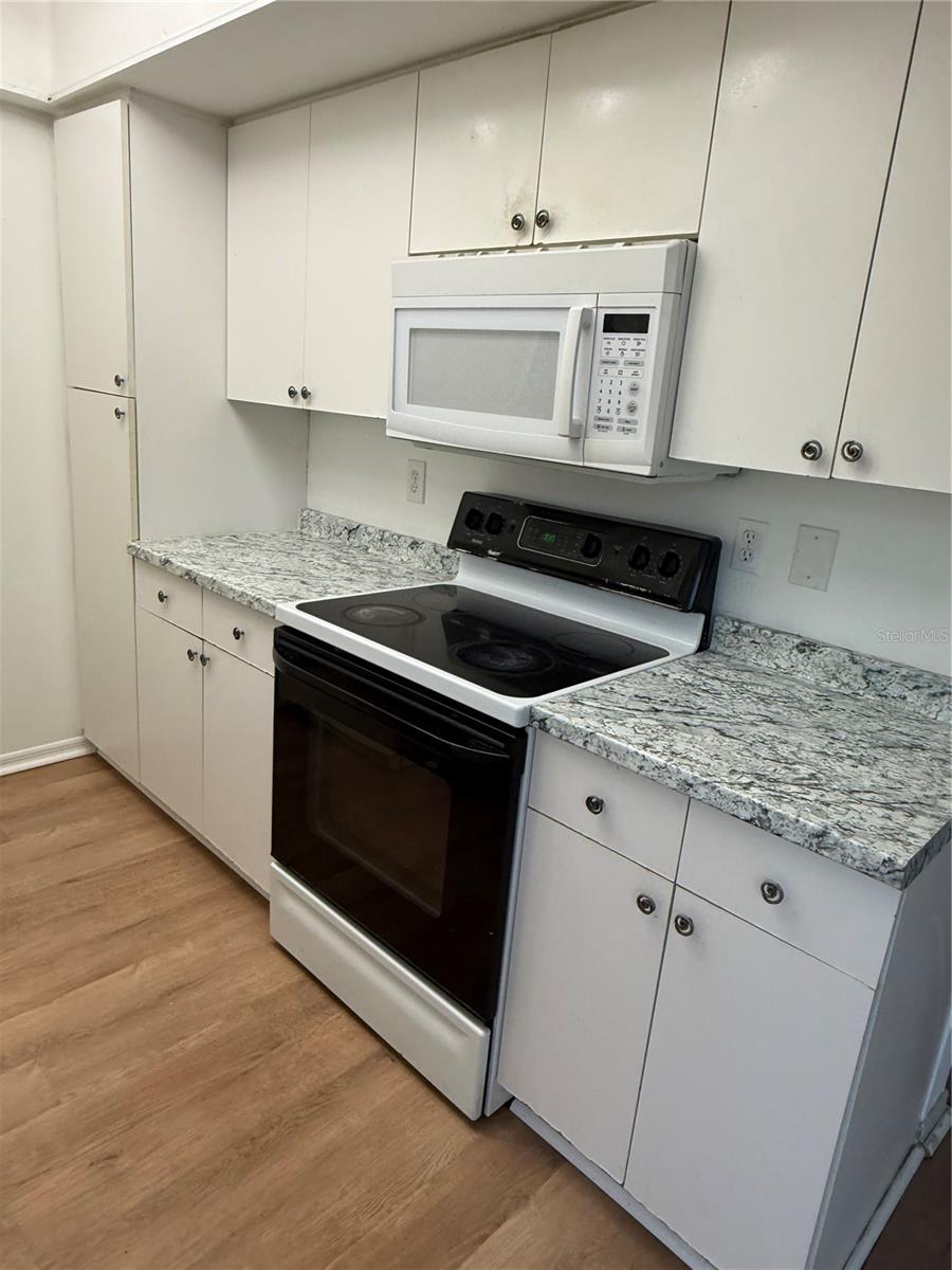 HIDDEN OAKS CONDO PH 09 - Residential