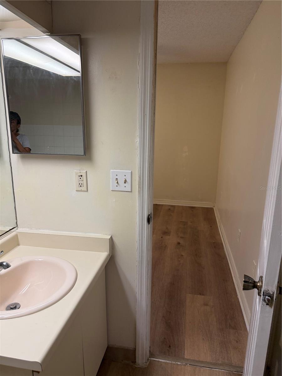 HIDDEN OAKS CONDO PH 09 - Residential