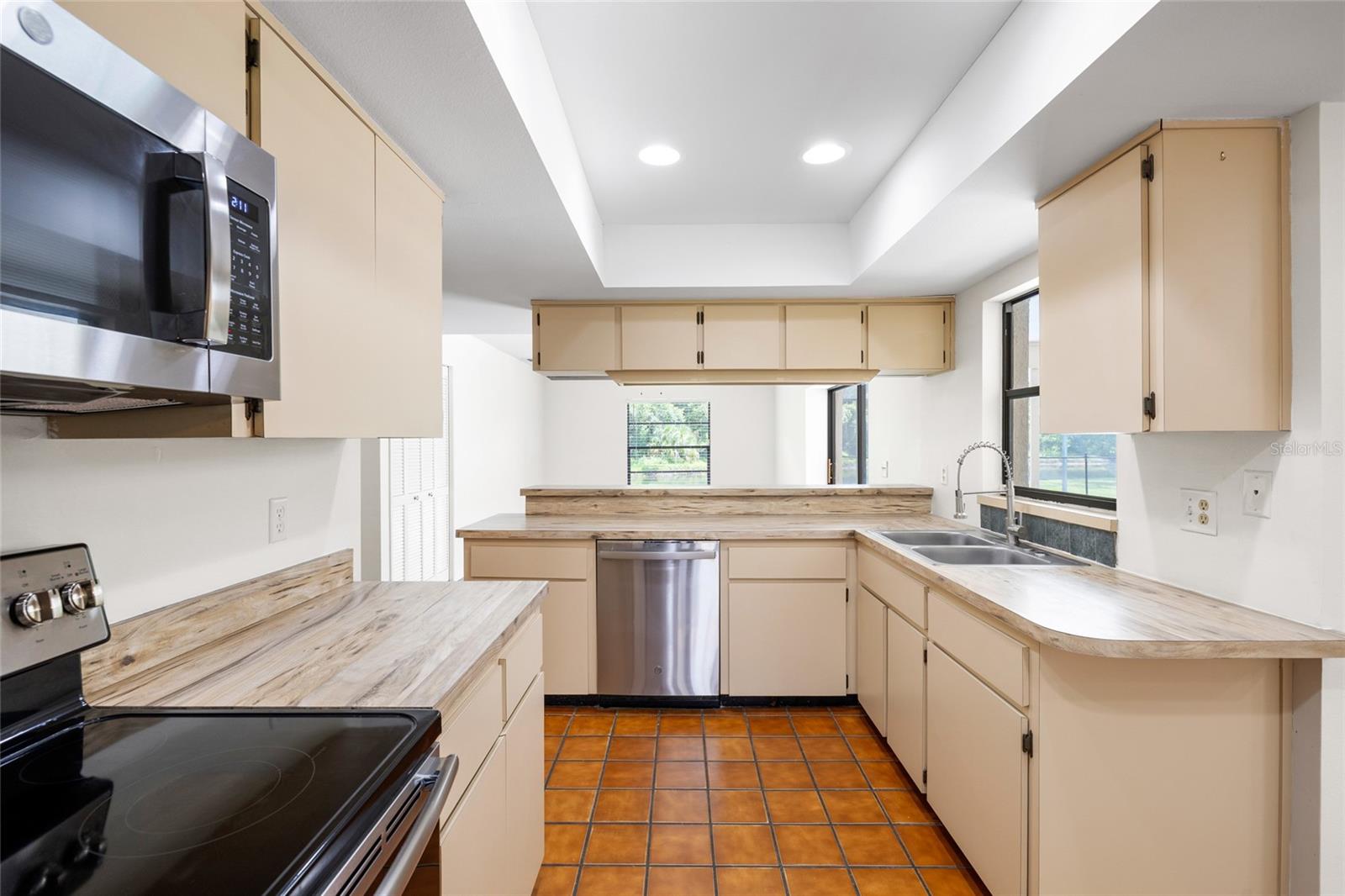 VILLAGE IX OF CARROLLWOOD VILL - Residential