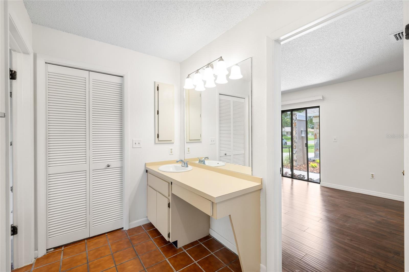 VILLAGE IX OF CARROLLWOOD VILL - Residential