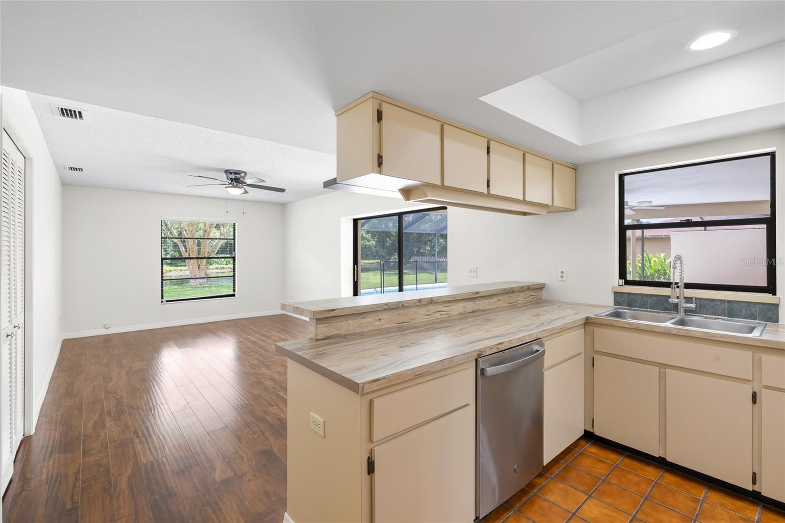 VILLAGE IX OF CARROLLWOOD VILL - Residential