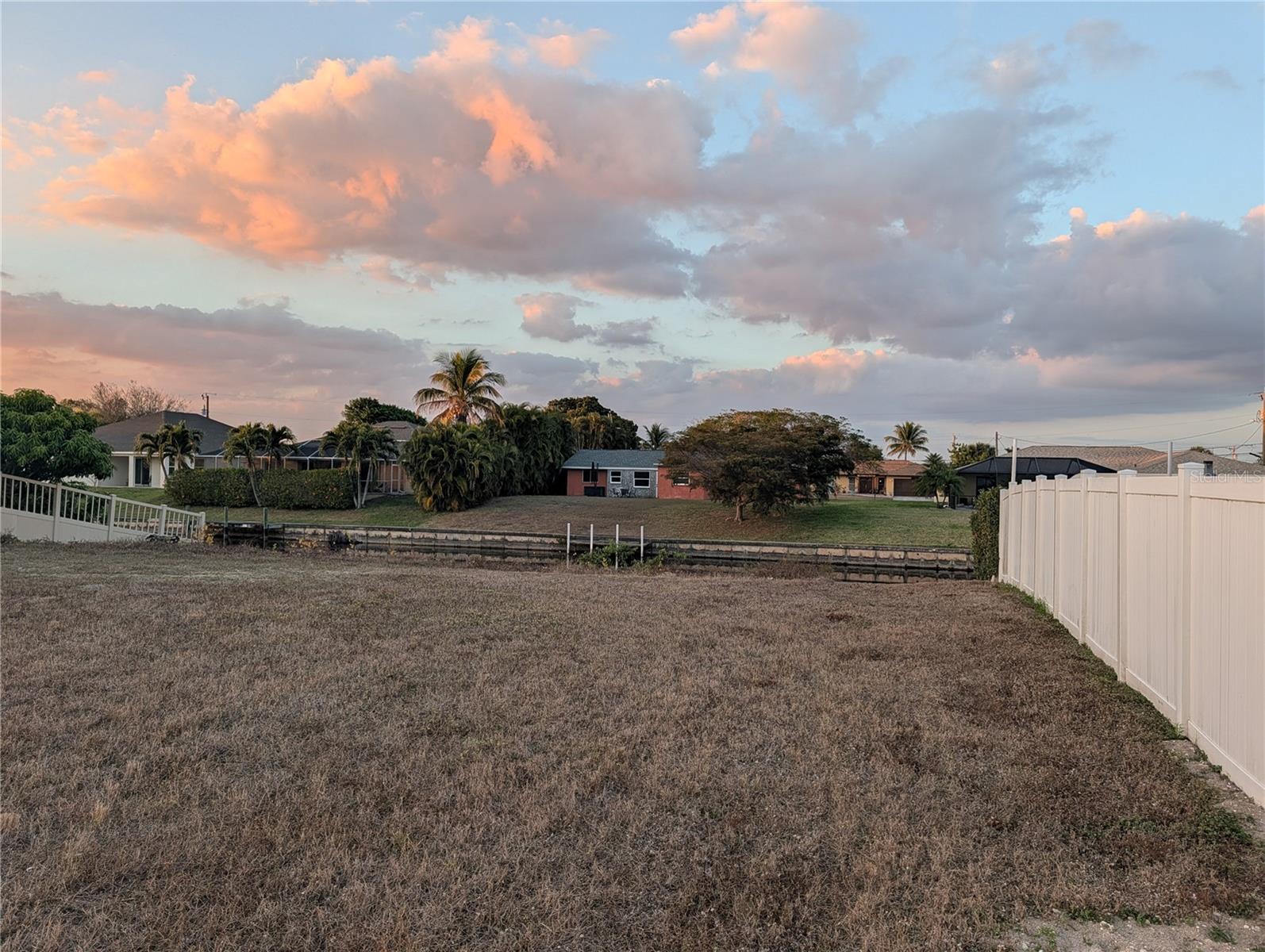 CAPE CORAL - Land