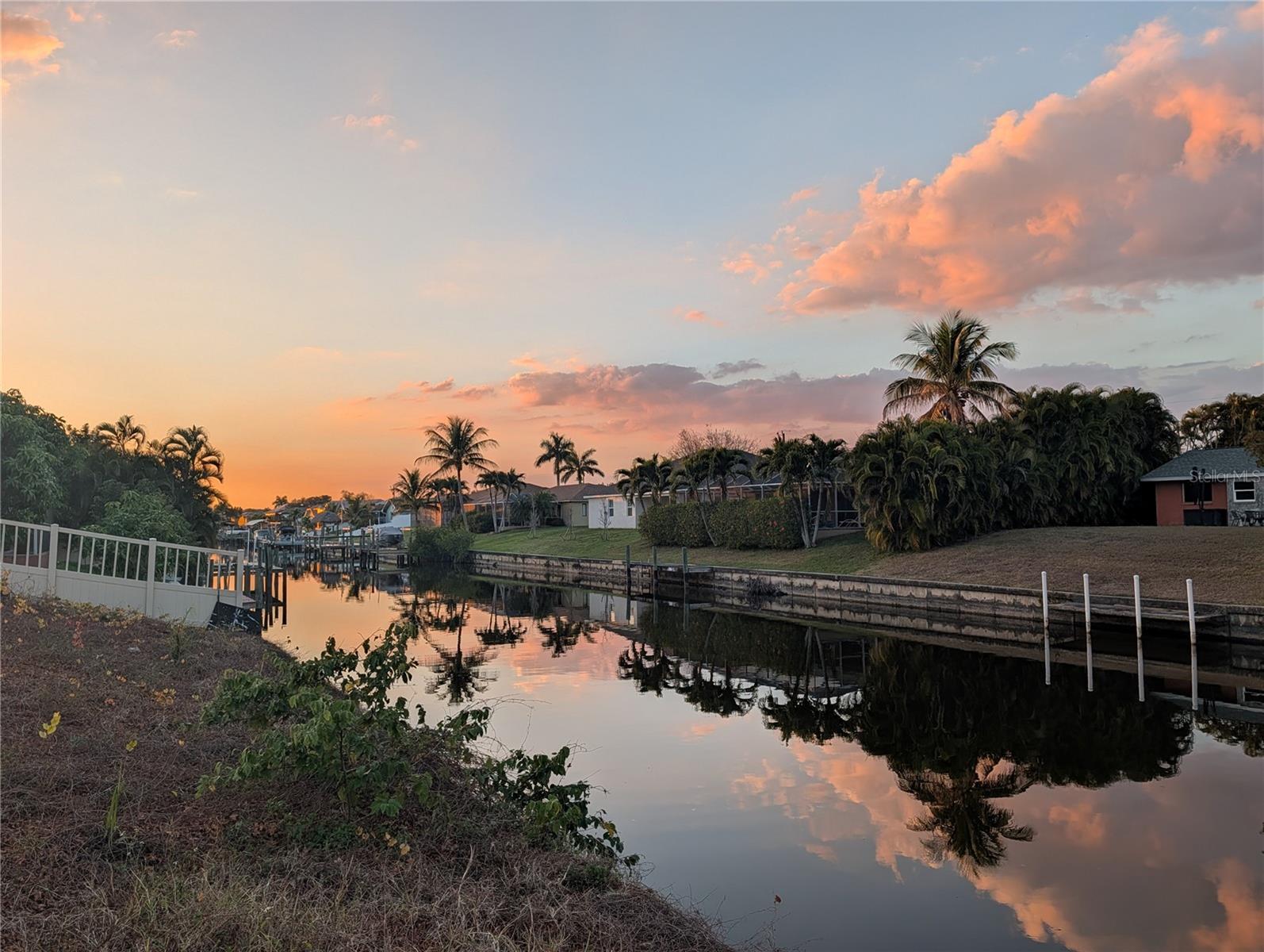 CAPE CORAL - Land
