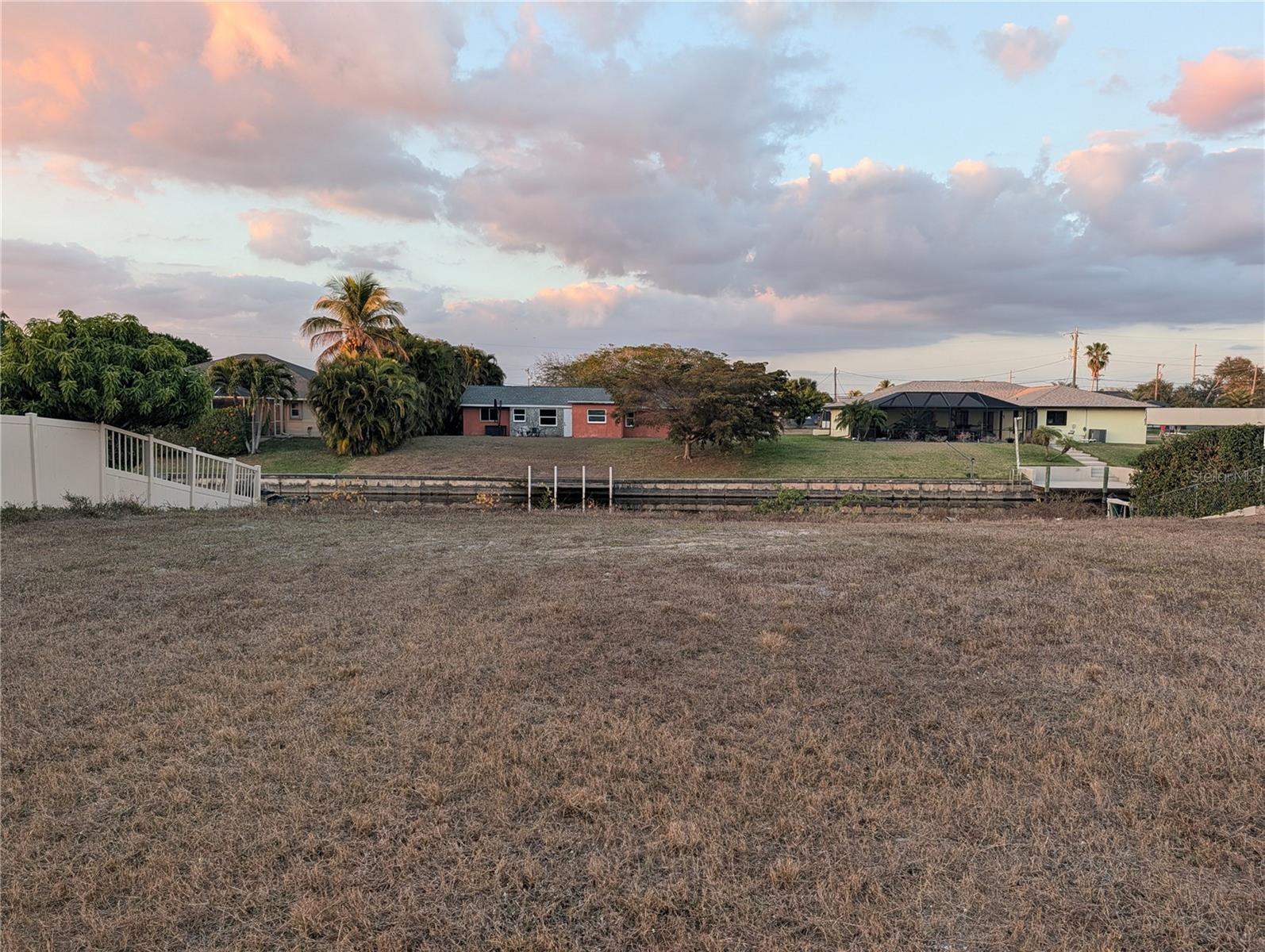 CAPE CORAL - Land