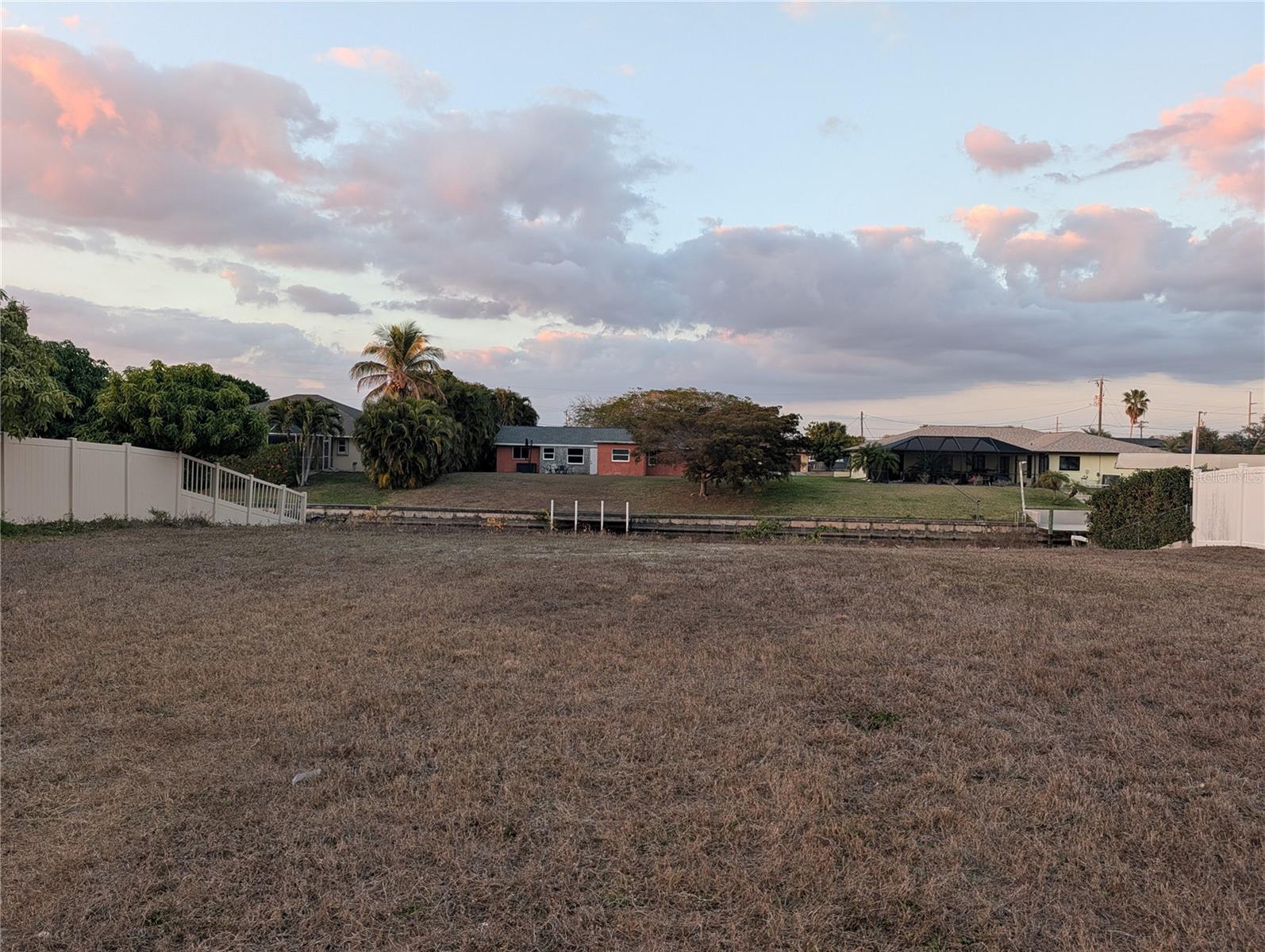 CAPE CORAL - Land