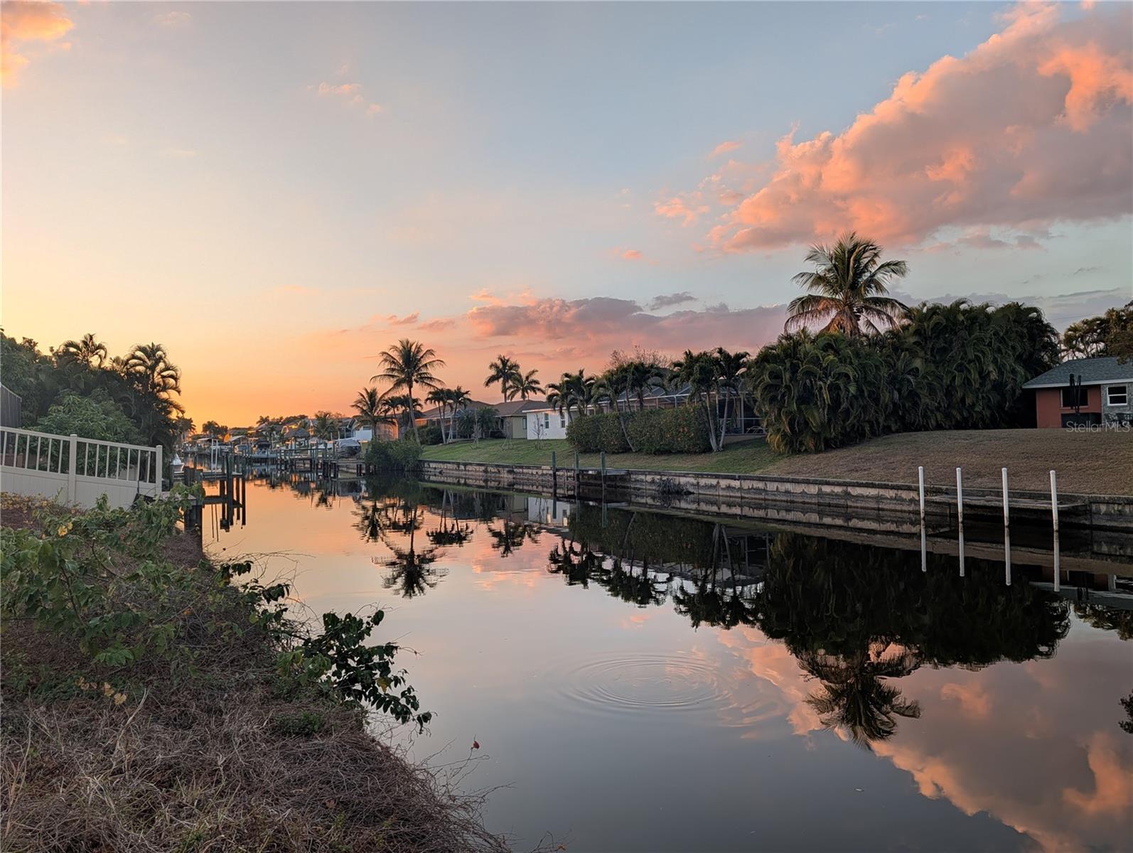 CAPE CORAL - Land