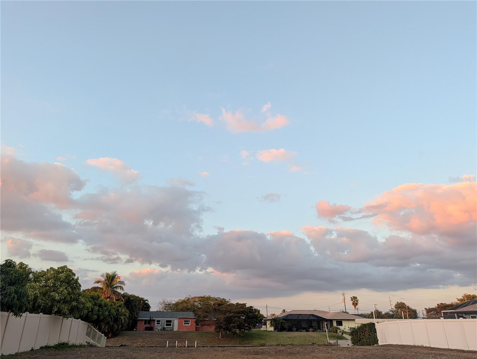 CAPE CORAL - Land