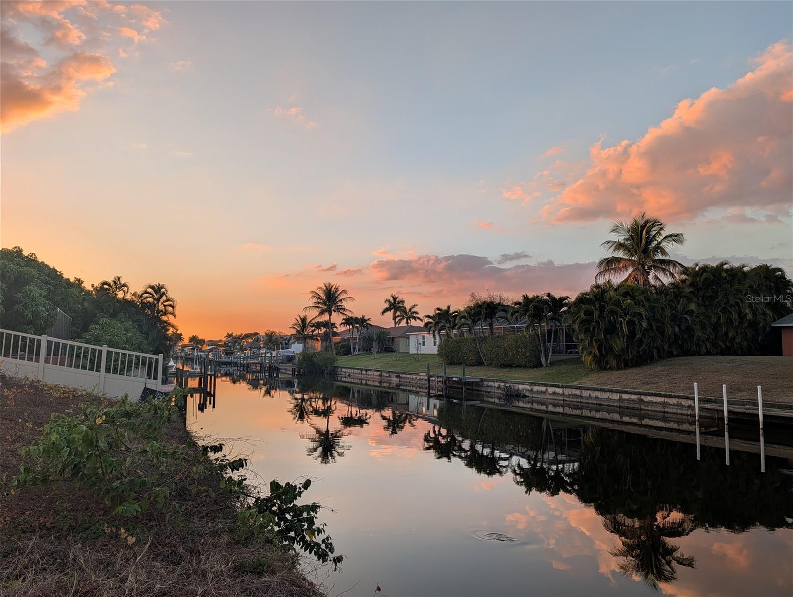 CAPE CORAL - Land