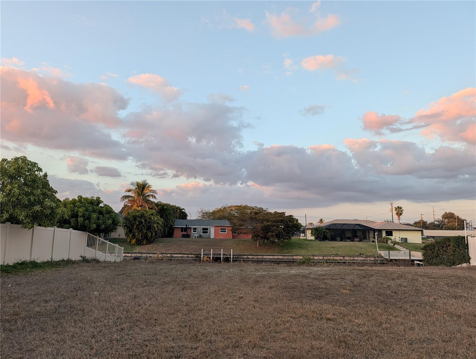 CAPE CORAL - Land