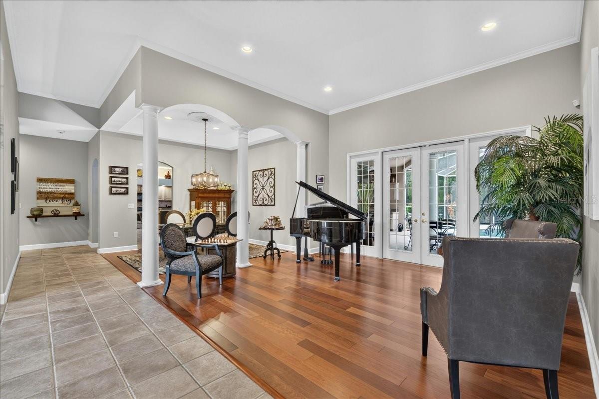 CRESCENT OAKS COUNTR - Residential