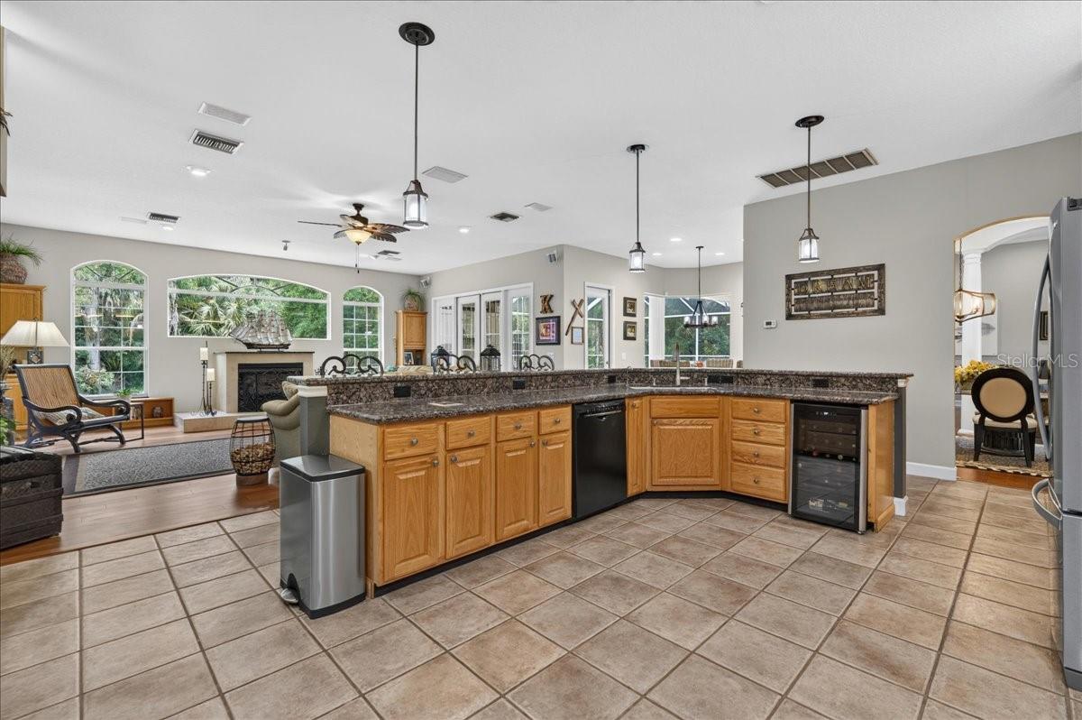 CRESCENT OAKS COUNTR - Residential