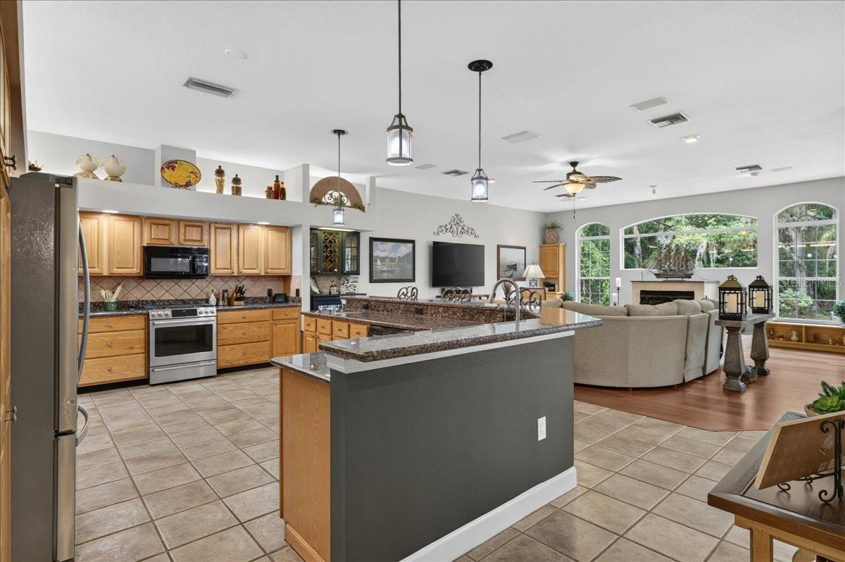 CRESCENT OAKS COUNTR - Residential