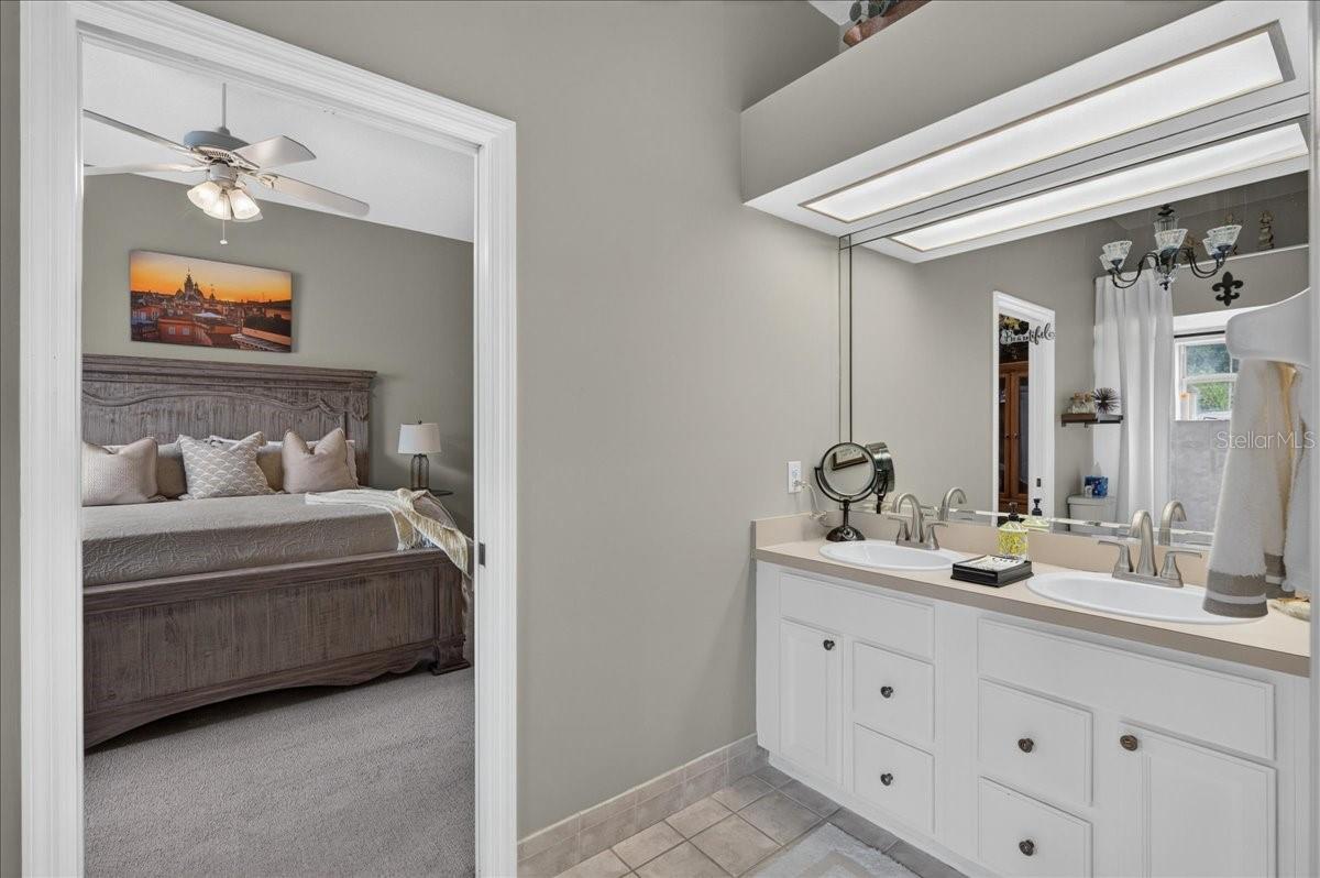 CRESCENT OAKS COUNTR - Residential
