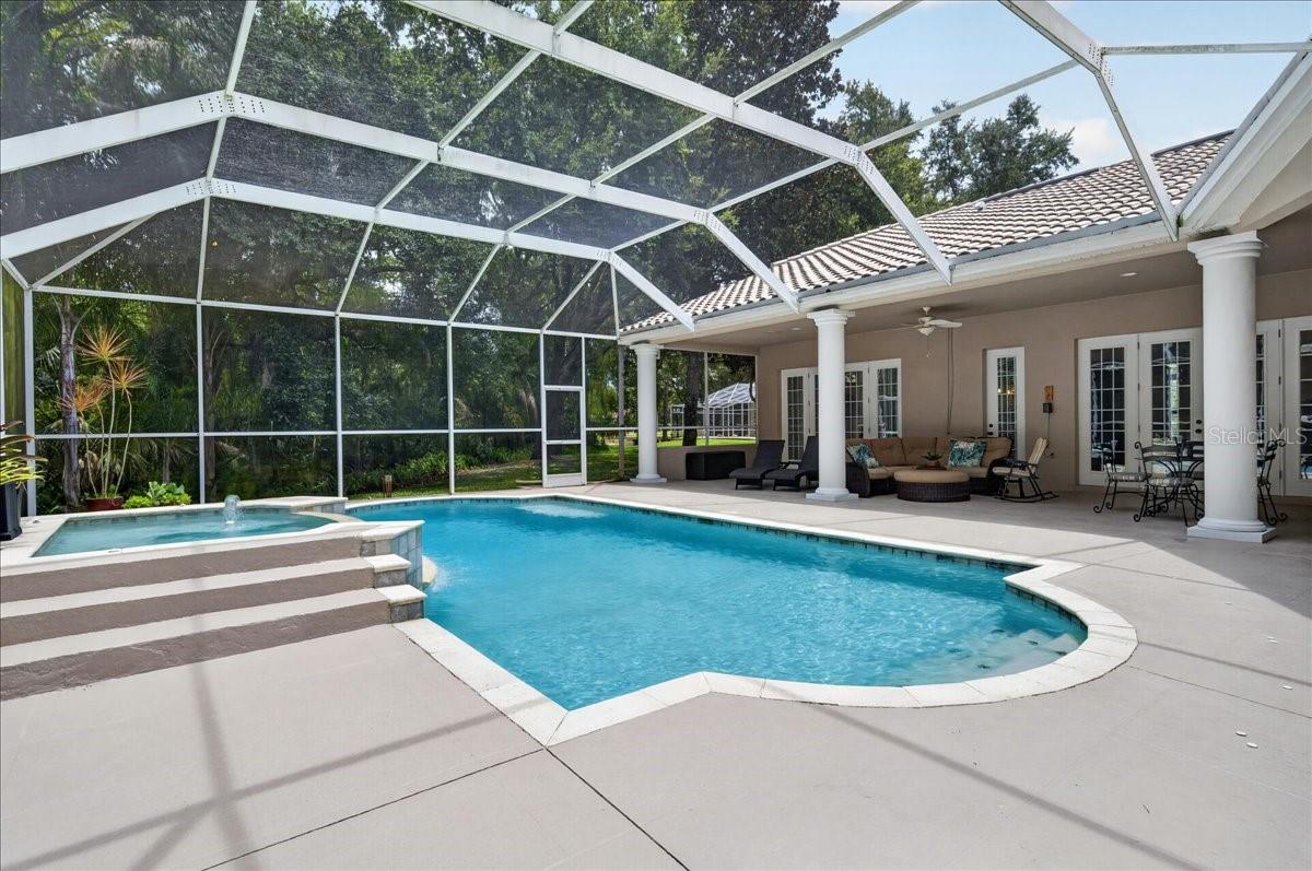 CRESCENT OAKS COUNTR - Residential