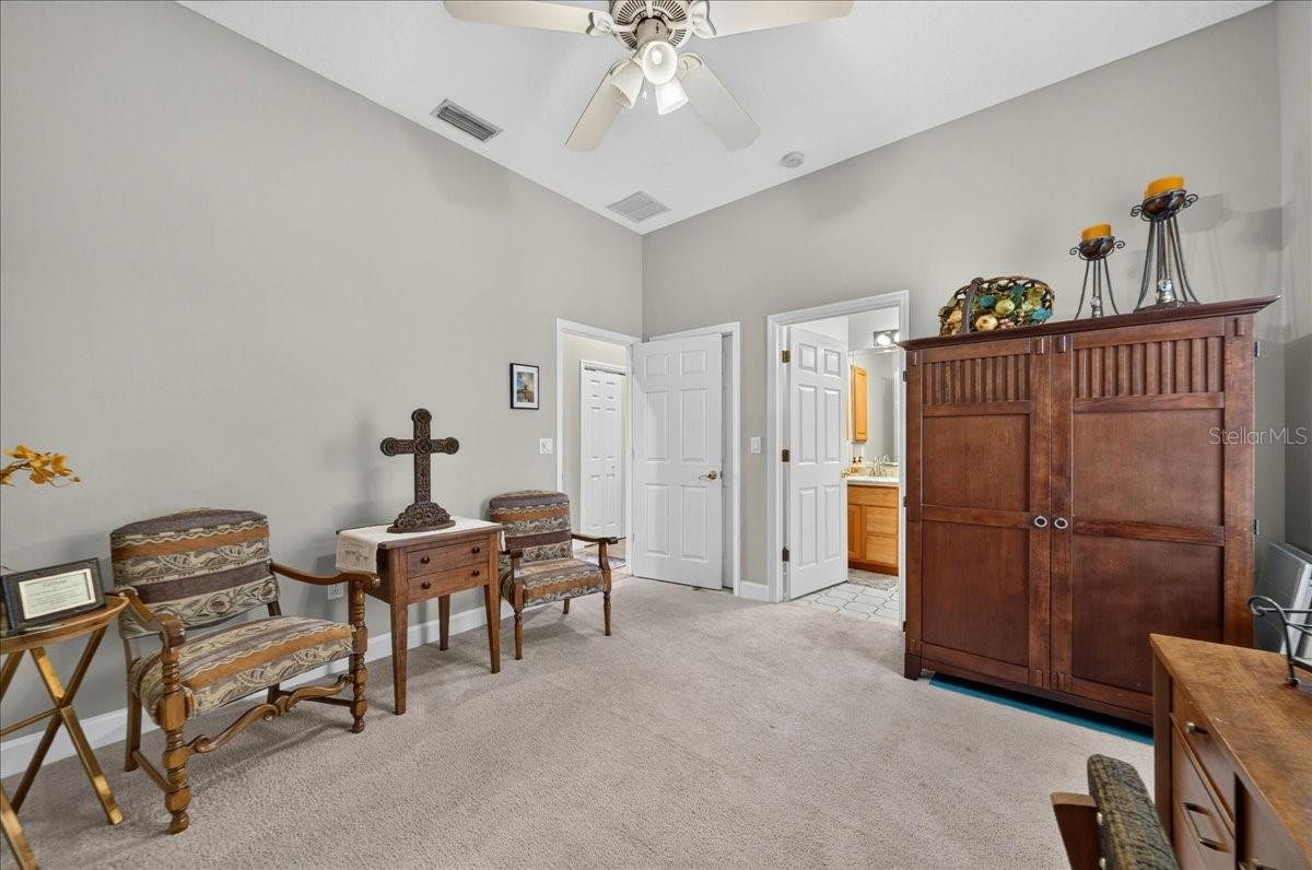 CRESCENT OAKS COUNTR - Residential