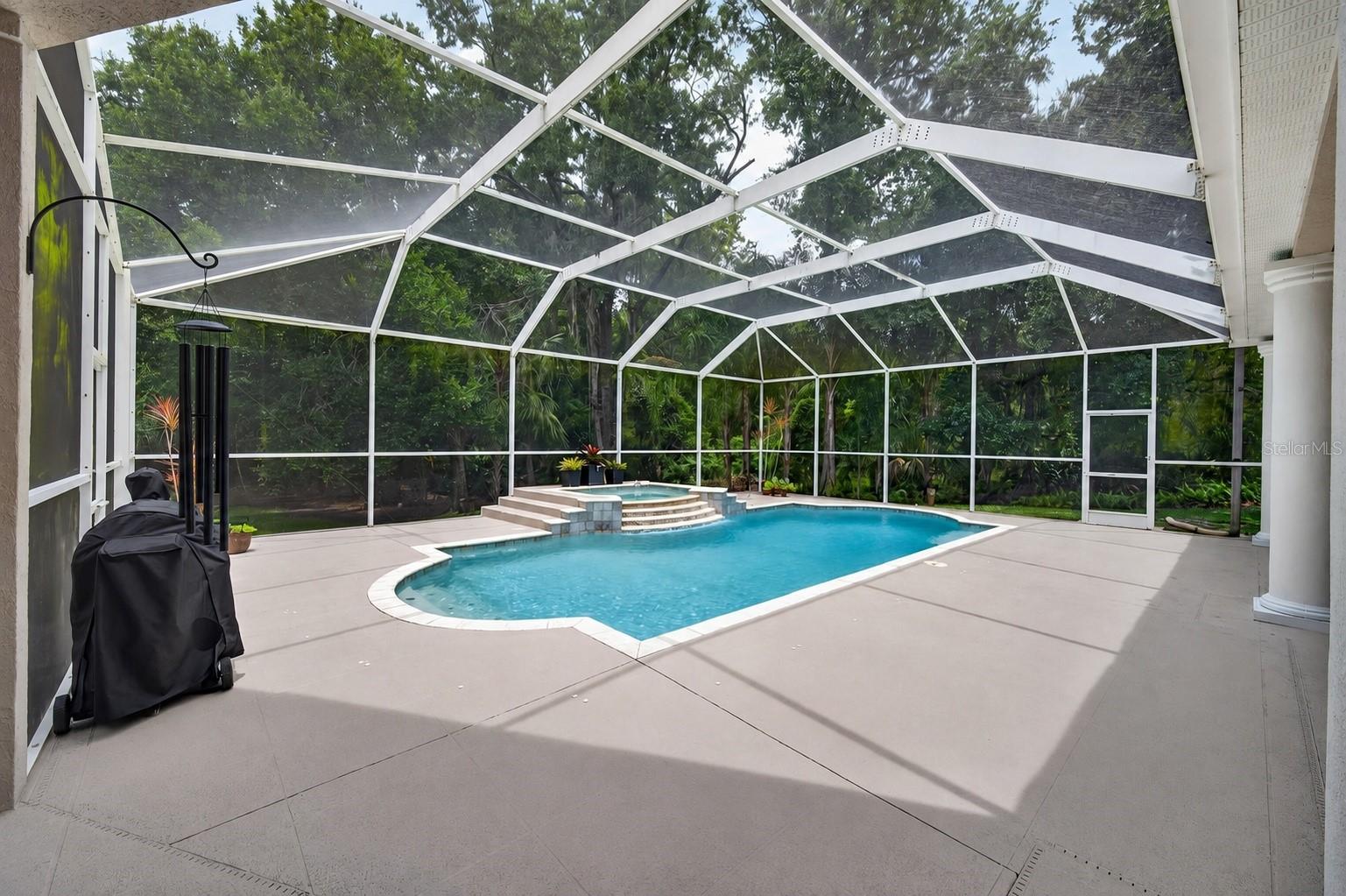 CRESCENT OAKS COUNTR - Residential