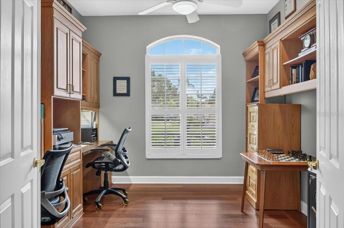 CRESCENT OAKS COUNTR - Residential