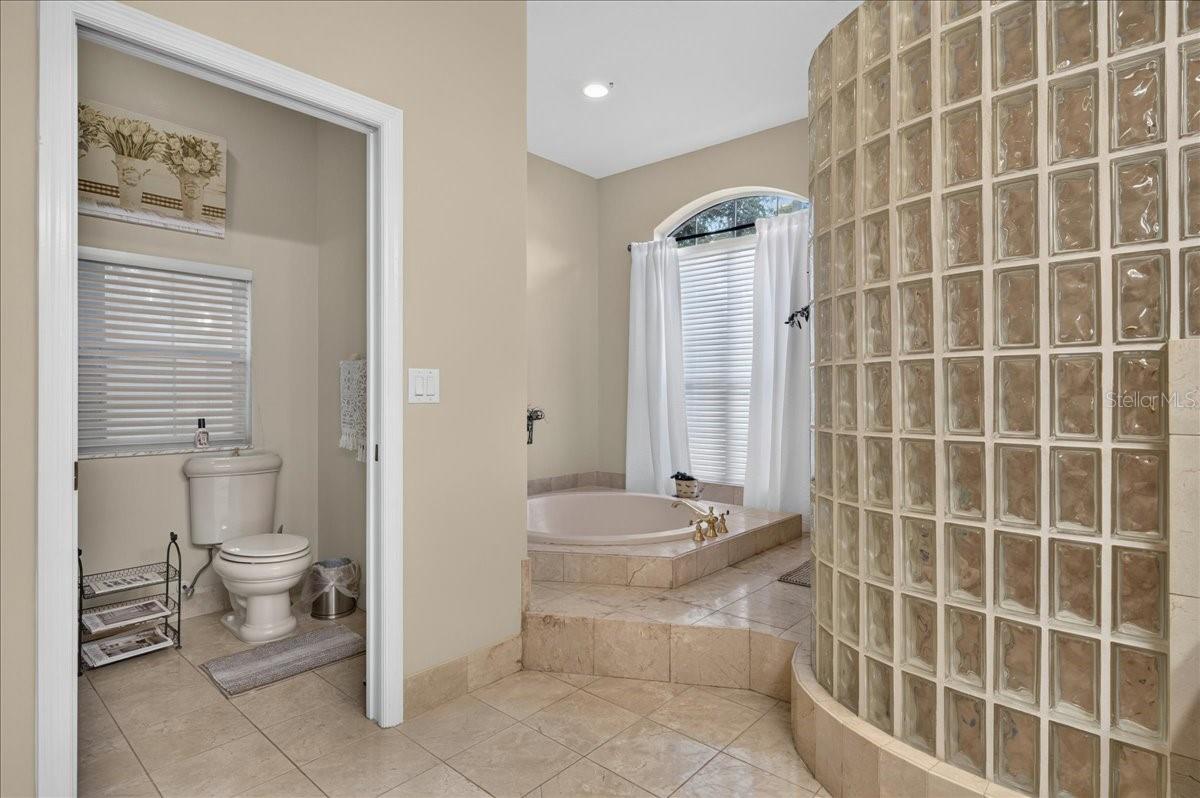 CRESCENT OAKS COUNTR - Residential