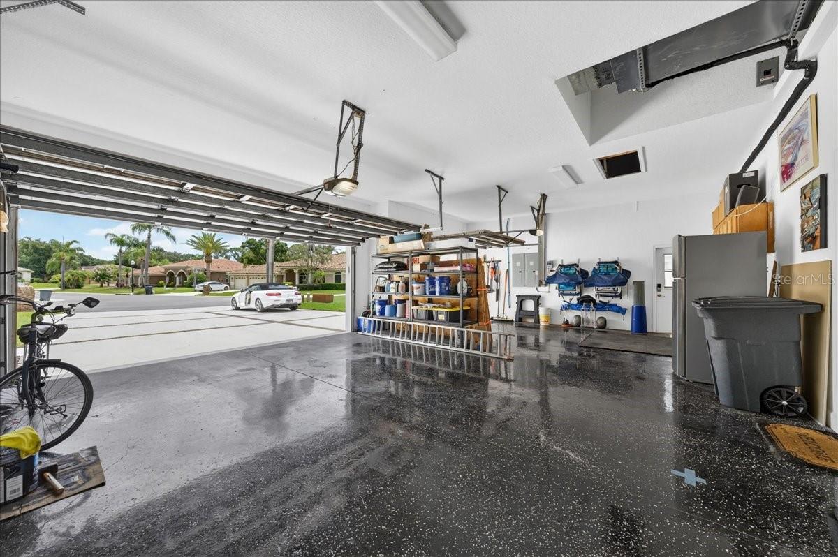 CRESCENT OAKS COUNTR - Residential