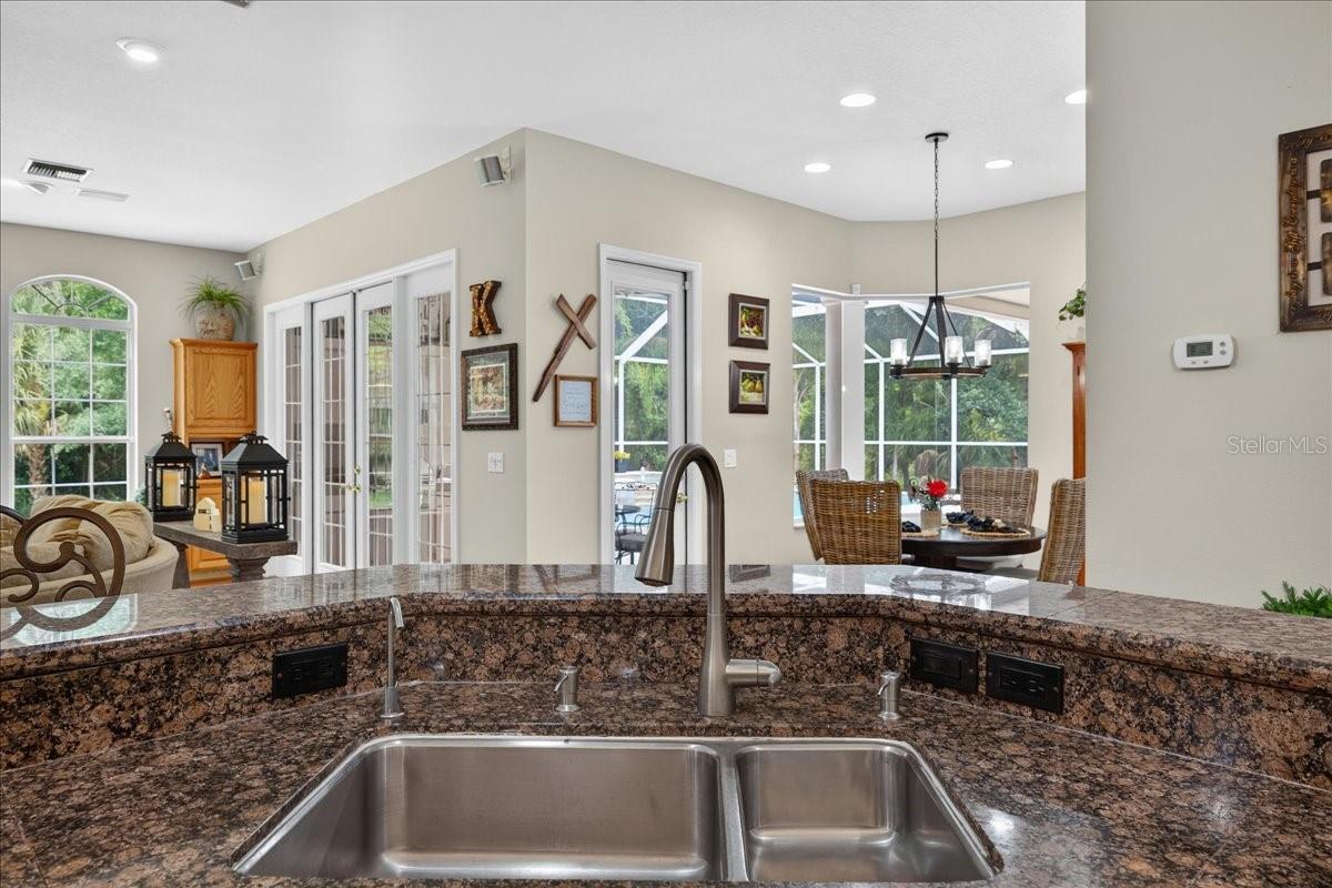 CRESCENT OAKS COUNTR - Residential