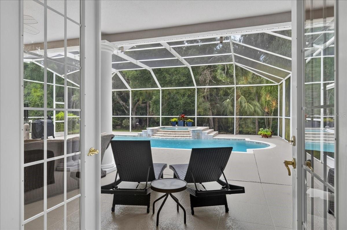 CRESCENT OAKS COUNTR - Residential