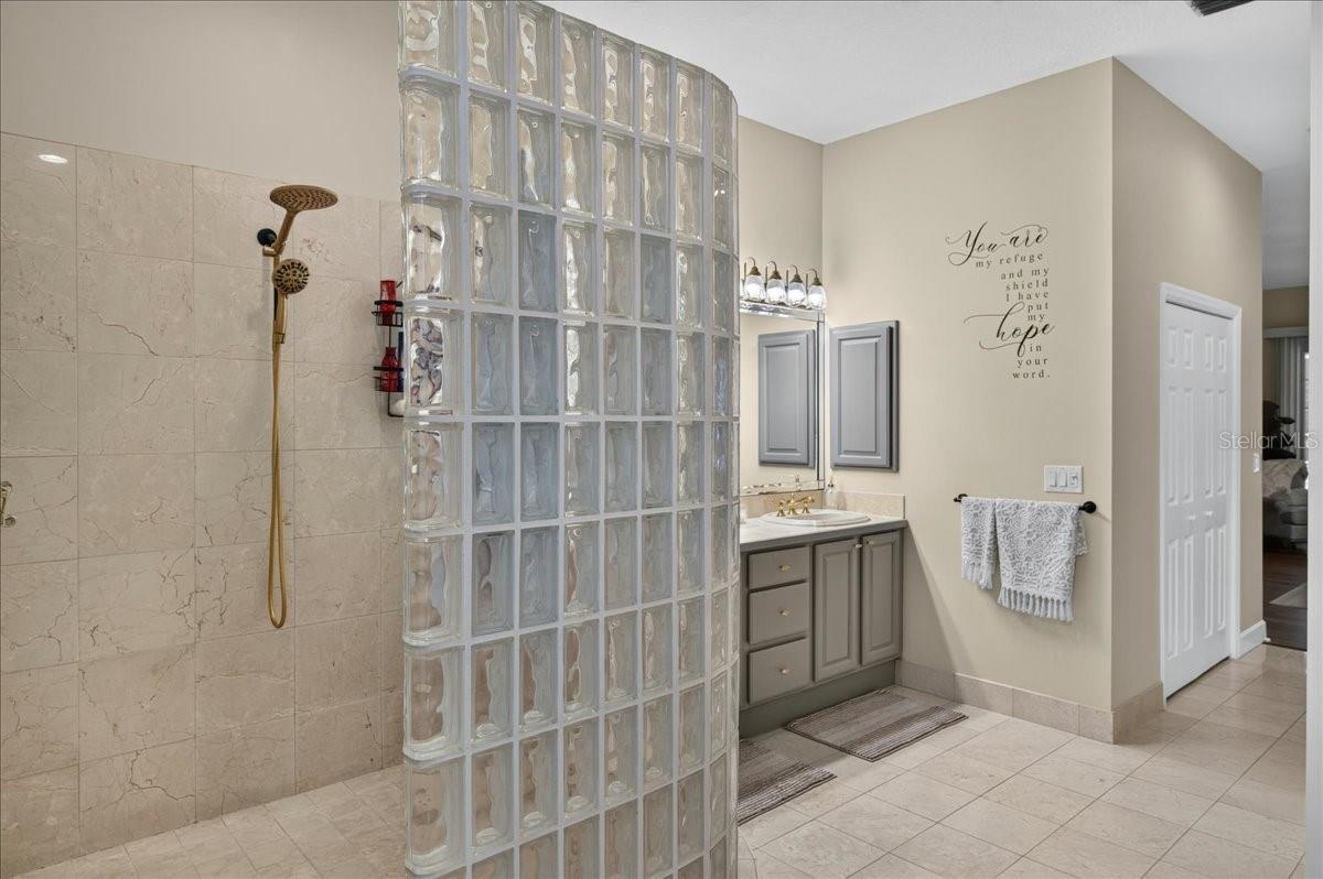 CRESCENT OAKS COUNTR - Residential