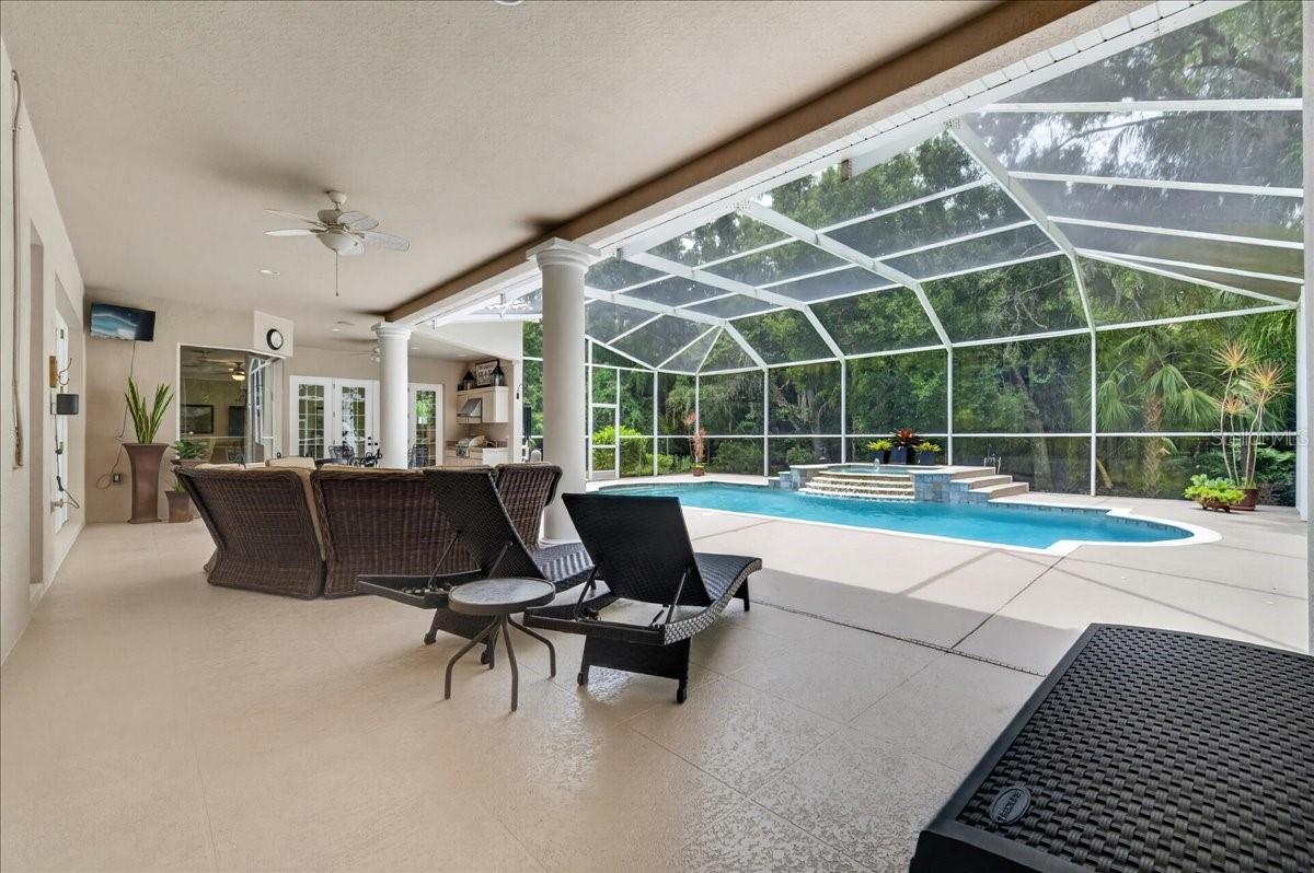 CRESCENT OAKS COUNTR - Residential
