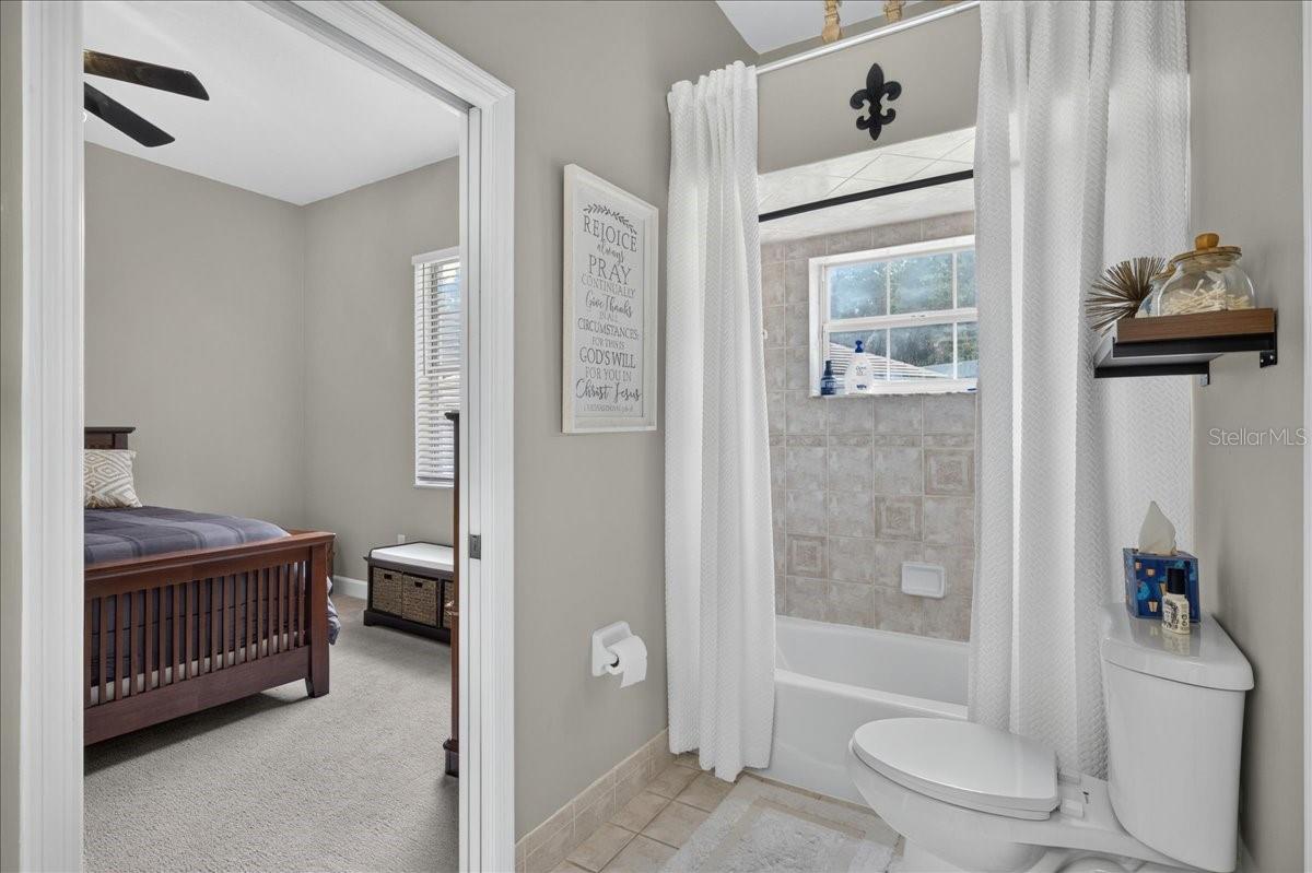 CRESCENT OAKS COUNTR - Residential