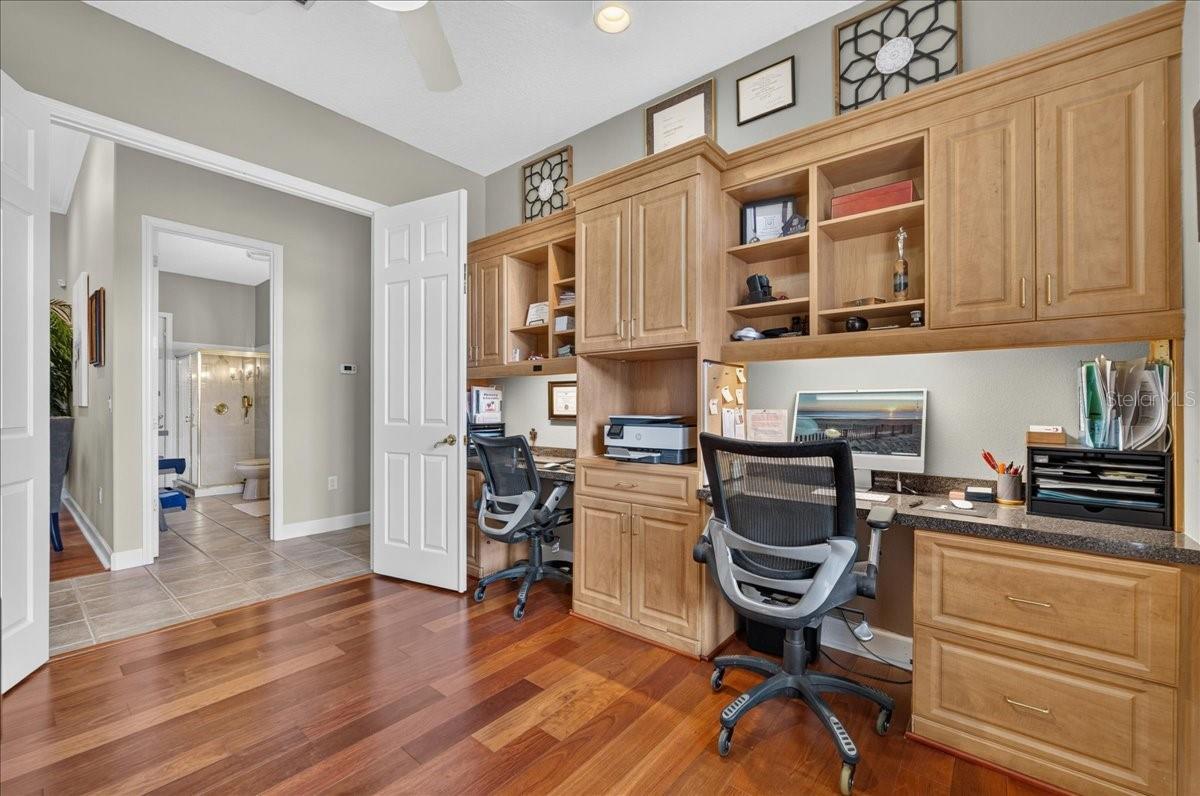 CRESCENT OAKS COUNTR - Residential