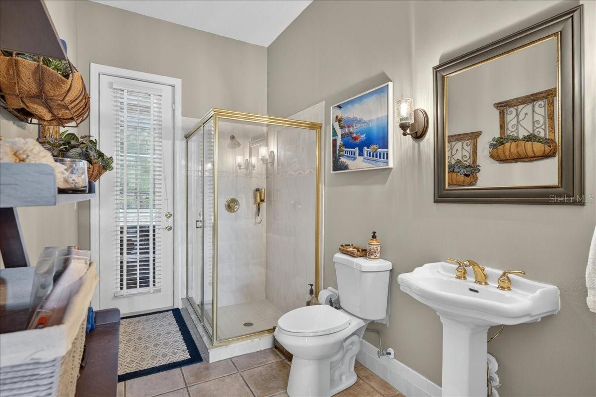 CRESCENT OAKS COUNTR - Residential