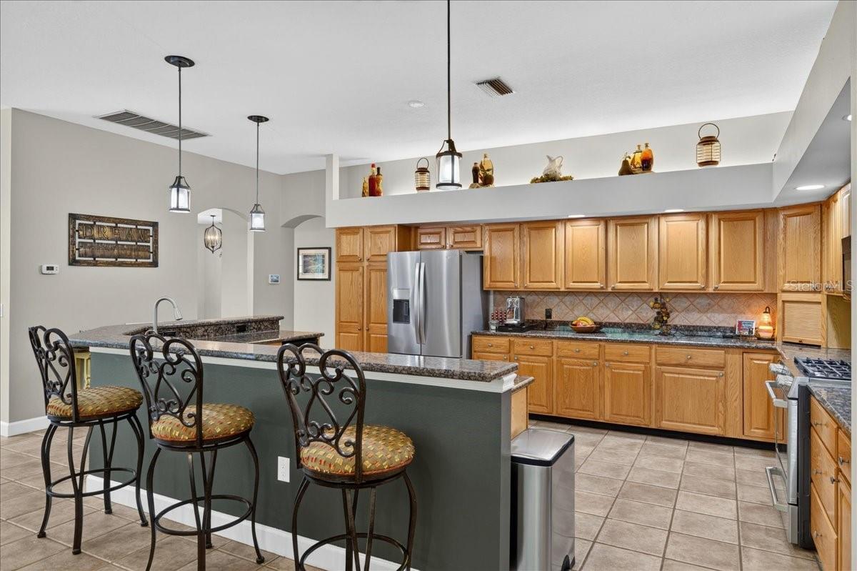CRESCENT OAKS COUNTR - Residential
